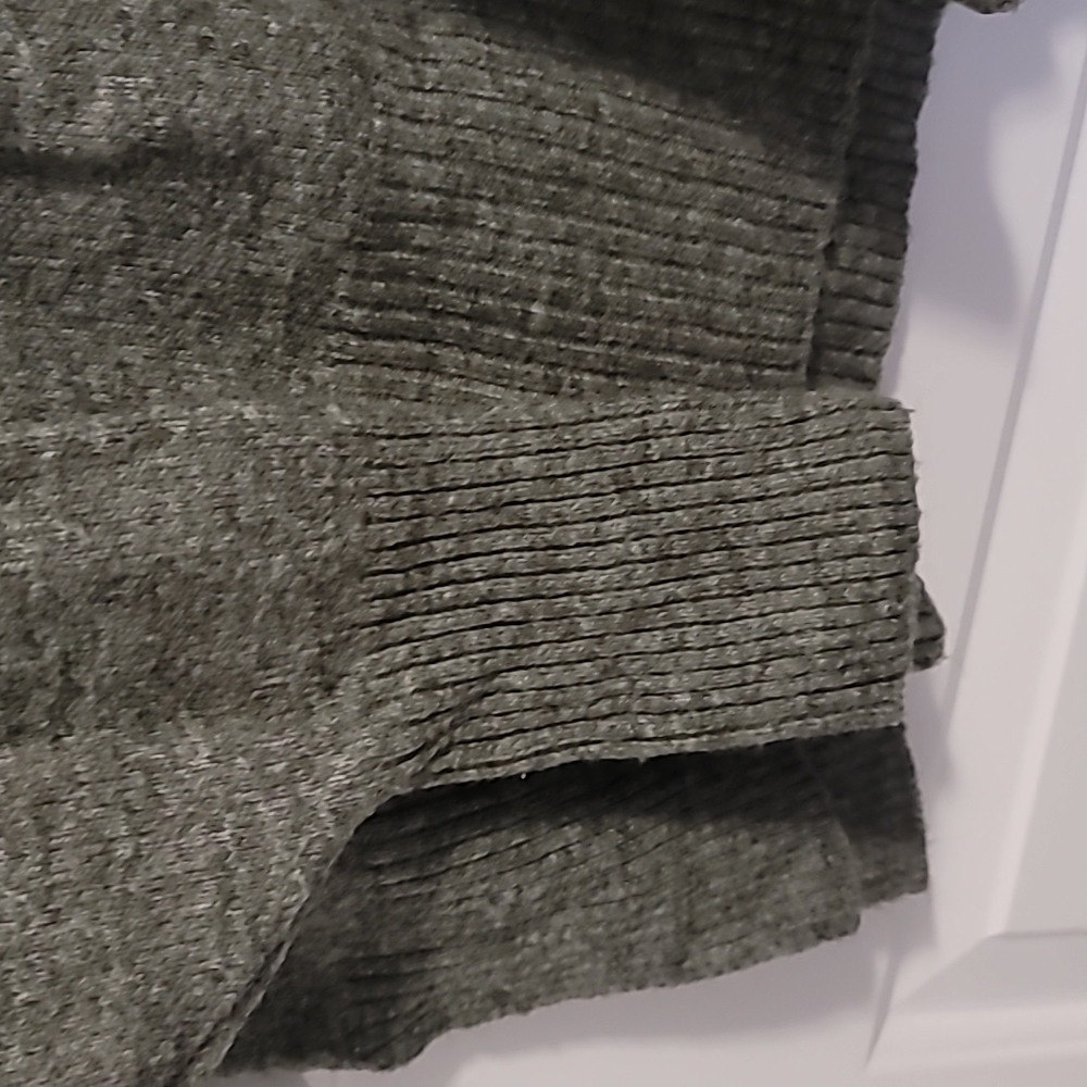H&M Sweater - Picture 2 of 5